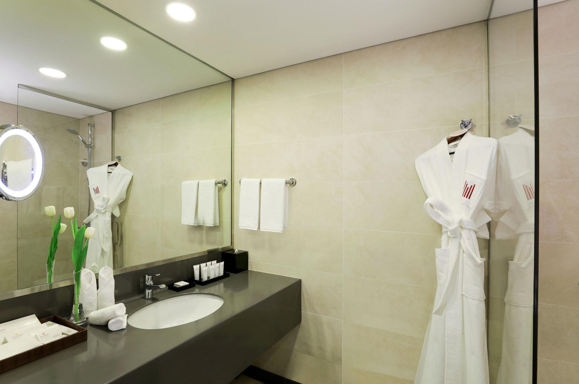 Millennium Madinah Airport Hotel Medina Exterior photo A bathroom in a hotel